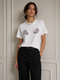 TENSIONE IN-TSHIRT BIANCA CON STAMPA E COLLIER DI PERLE (68)