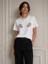 TENSIONE IN-TSHIRT BIANCA CON STAMPA E COLLIER DI PERLE (68)
