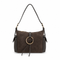 BORSA A SPALLA IN PELLE MARRONE CON DETTAGLIO ORO (123)