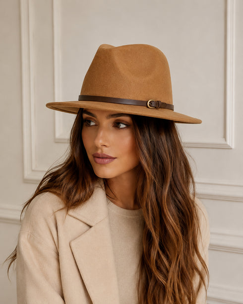 CAPPELLO FEDORA IN FELTRO CAMMELLO CON CINTURINO IN PELLE