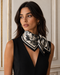 FOULARD STAMPA MONOCROMATICA ELEGANTE